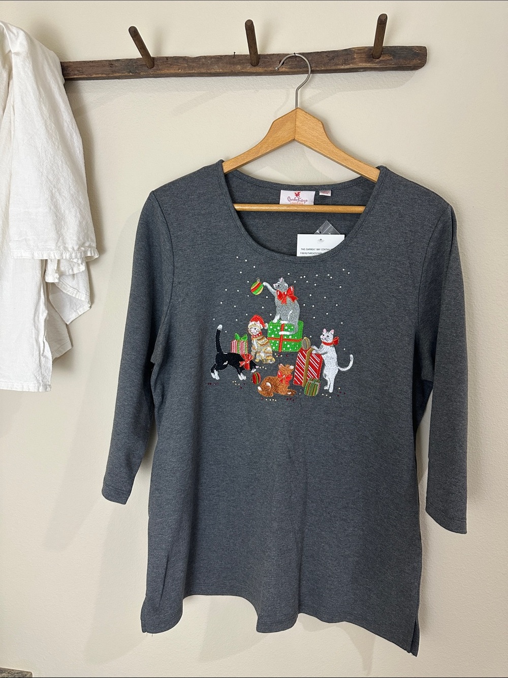Quacker Factory Gray Top with Embroidered Christmas Cats Bejeweled